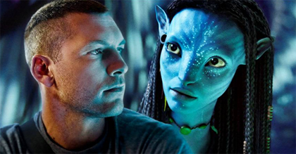 Jake Sully由Sam Worthington飾演；右：Neytiri由Zoe Saldana飾演